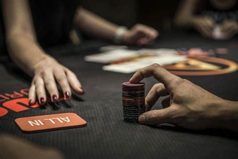 A Casa De Poker Resumo