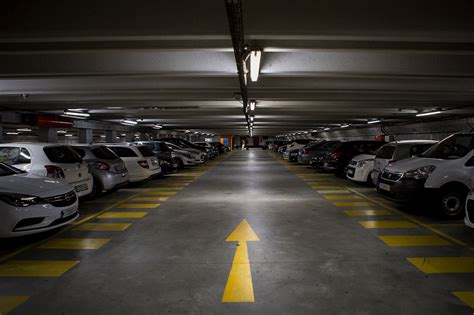 Estacionamento Na Rua Perto De Cassino De Estrela