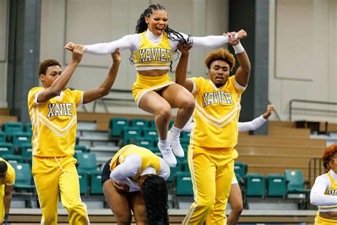 Jogar Cheerleading Team Com Dinheiro Real