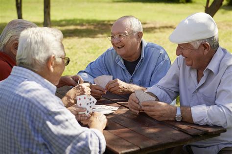 Jogo Entre Adultos Mais Velhos Em Cingapura